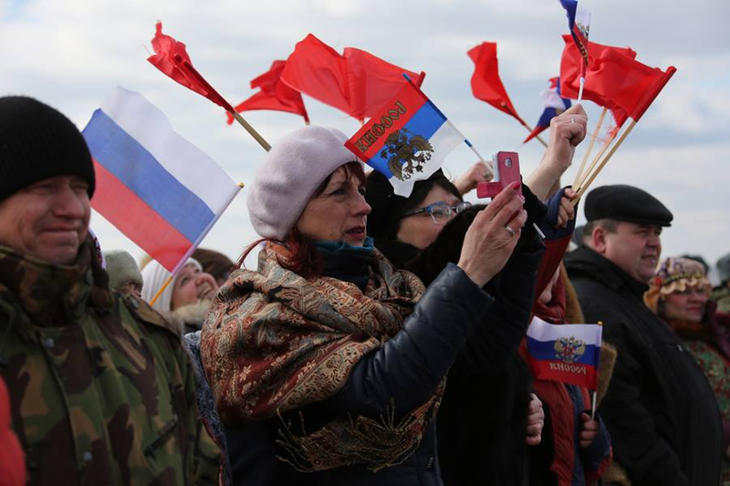 Illustration for article titled Watch The Kremlin's Warplanes Hightail It Out Of Syria And Back To Mother Russia